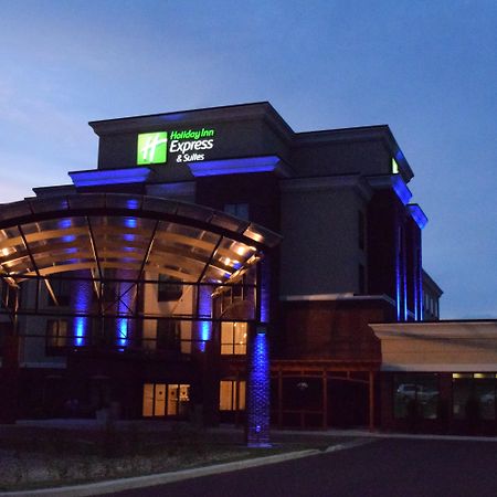 Holiday Inn Express & Suites Geneva Finger Lakes By Ihg Exterior foto