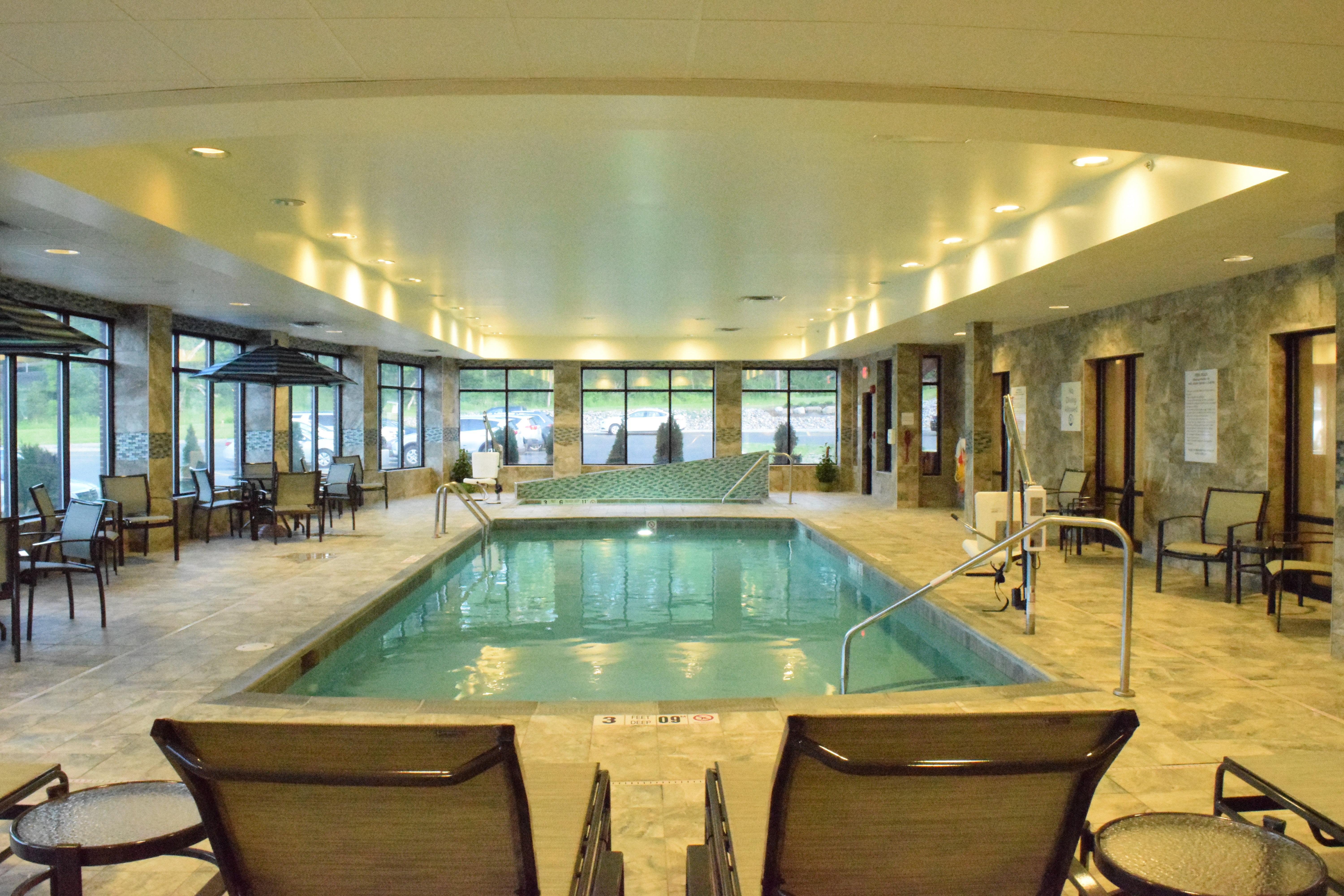 Holiday Inn Express & Suites Geneva Finger Lakes By Ihg Exterior foto