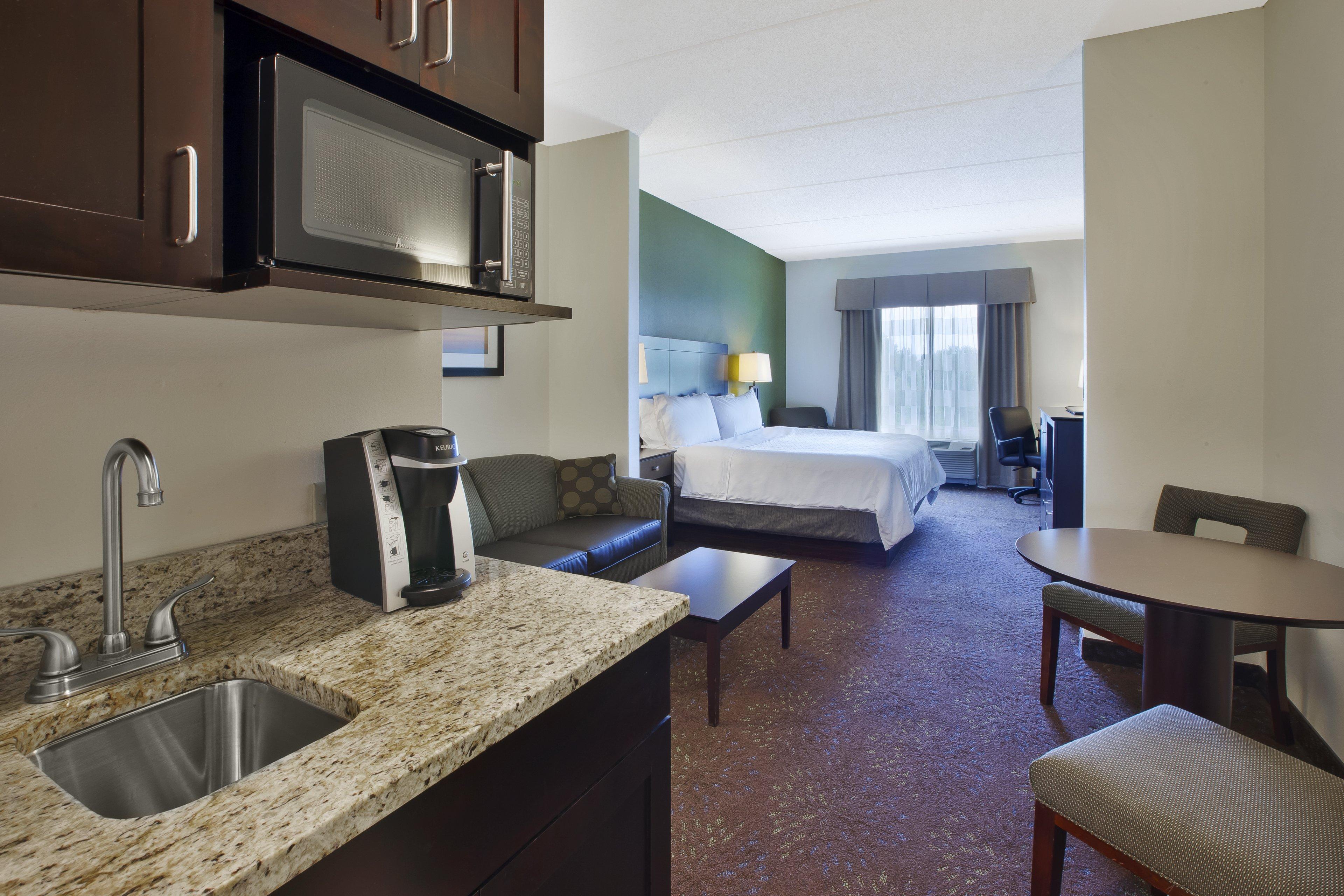 Holiday Inn Express & Suites Geneva Finger Lakes By Ihg Exterior foto