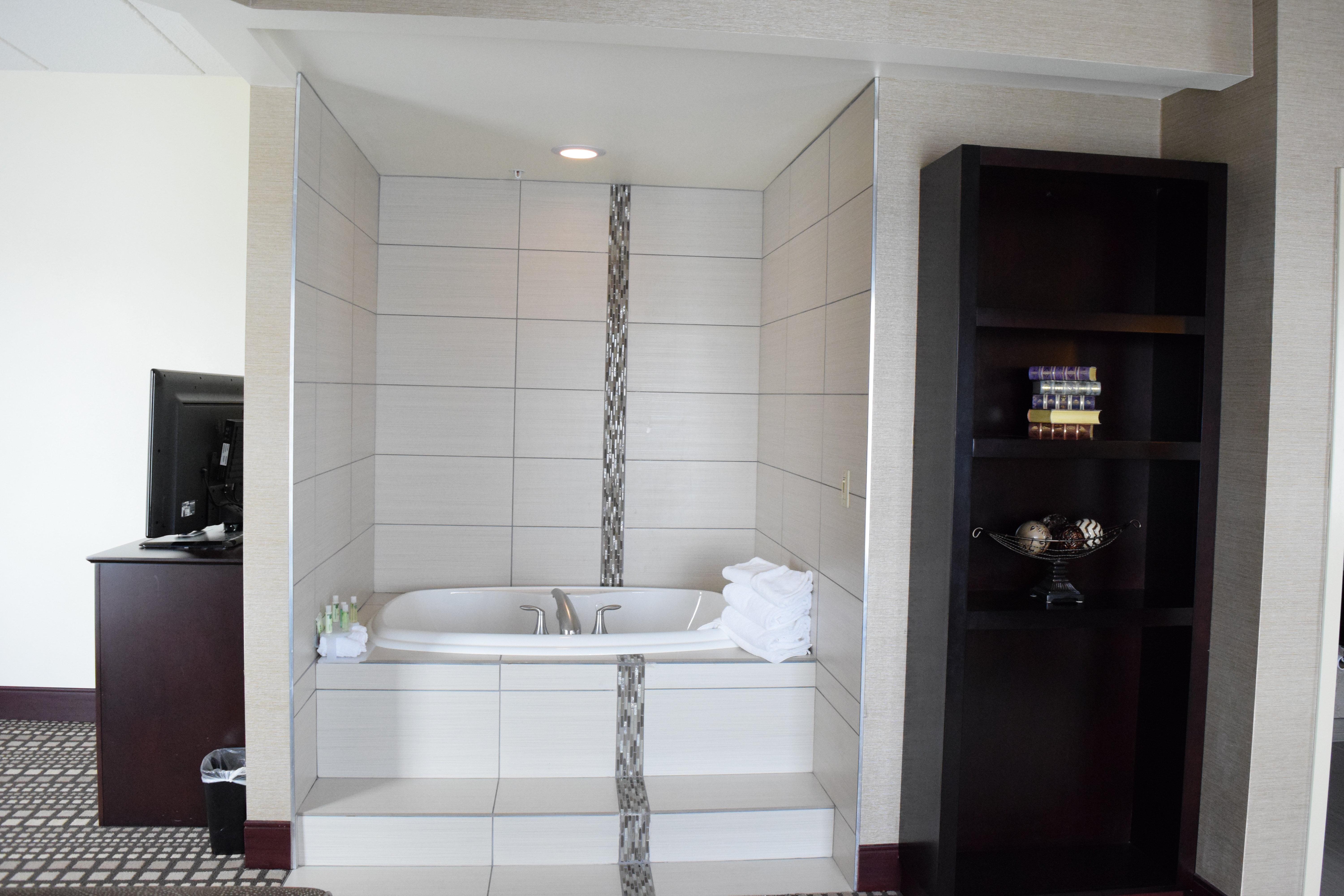 Holiday Inn Express & Suites Geneva Finger Lakes By Ihg Exterior foto