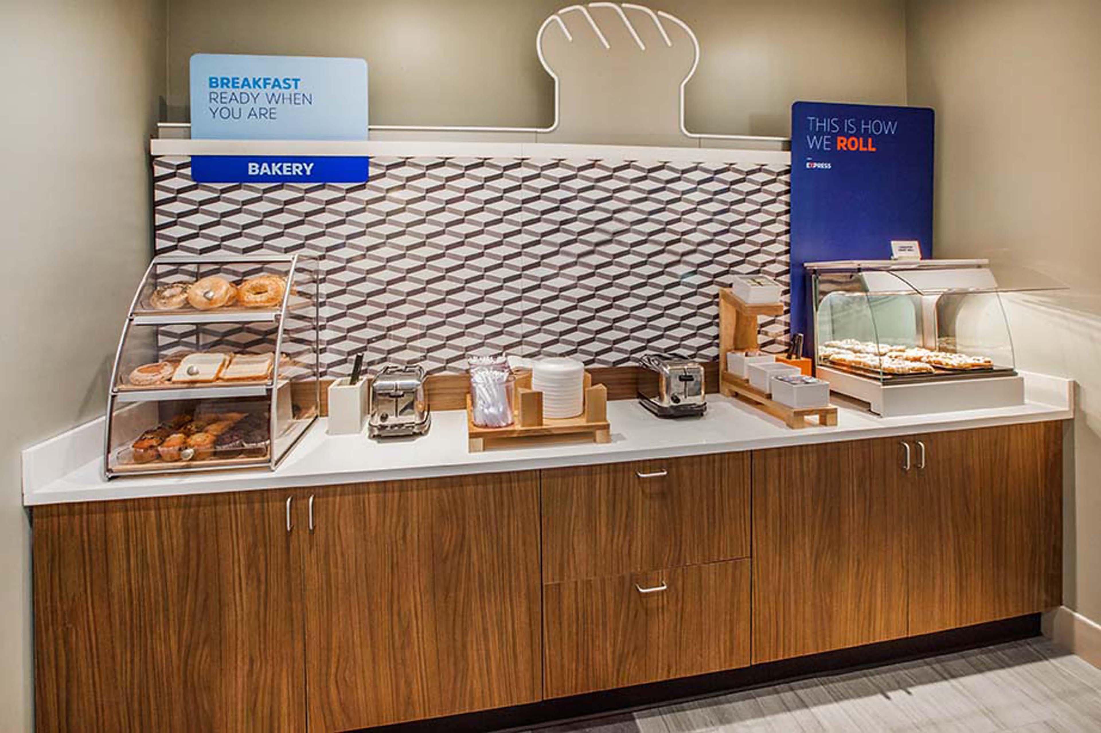 Holiday Inn Express & Suites Geneva Finger Lakes By Ihg Exterior foto
