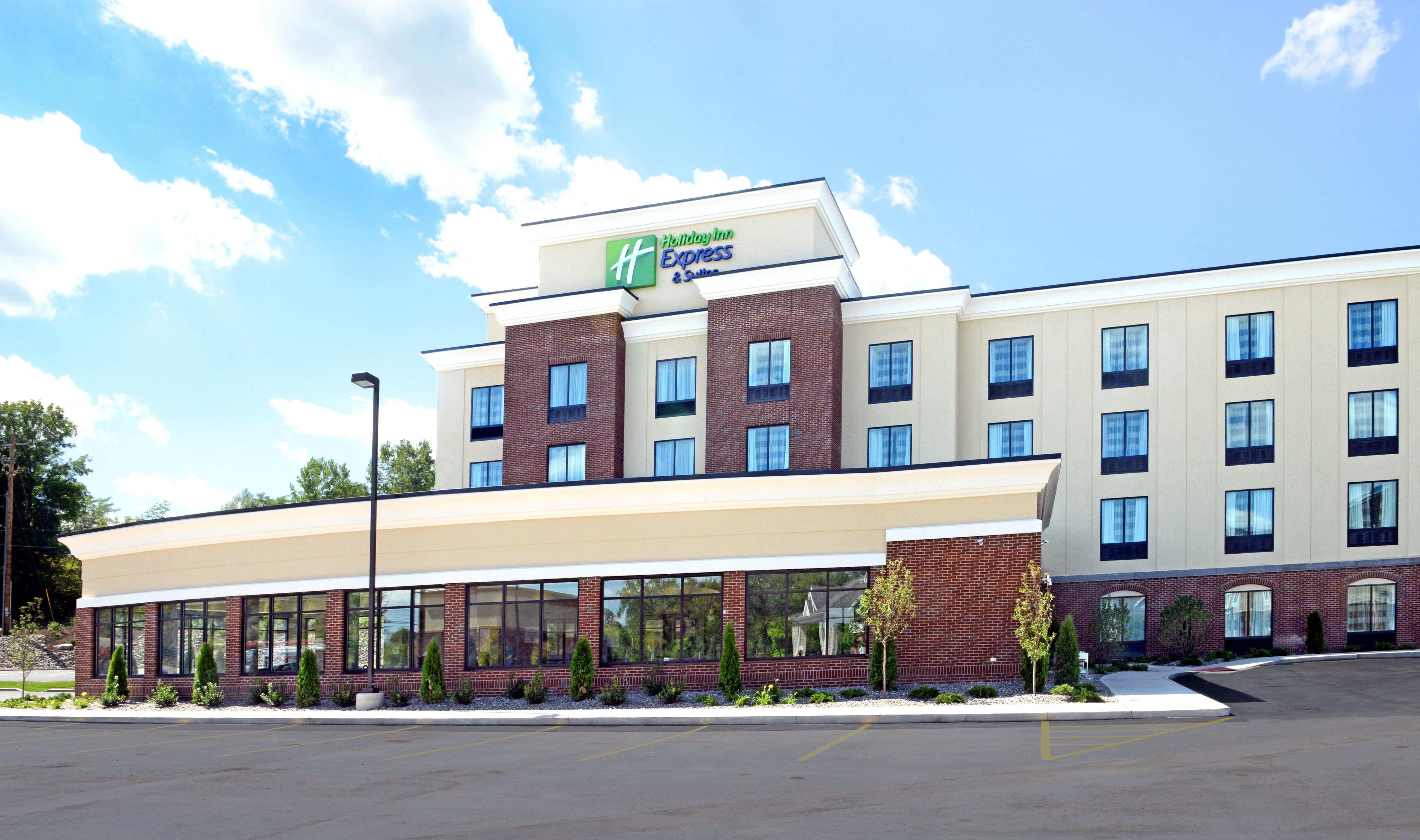 Holiday Inn Express & Suites Geneva Finger Lakes By Ihg Exterior foto