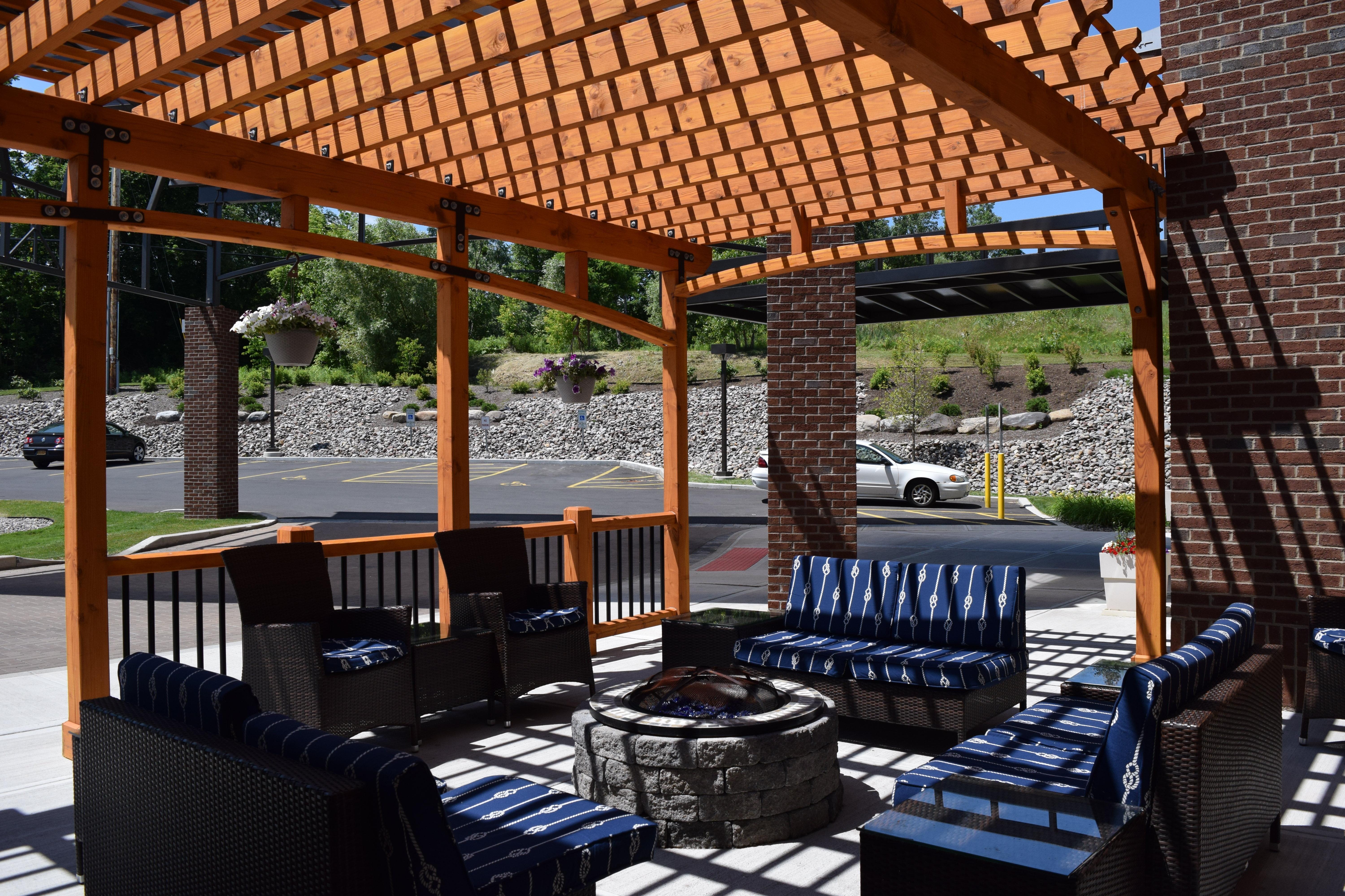 Holiday Inn Express & Suites Geneva Finger Lakes By Ihg Exterior foto