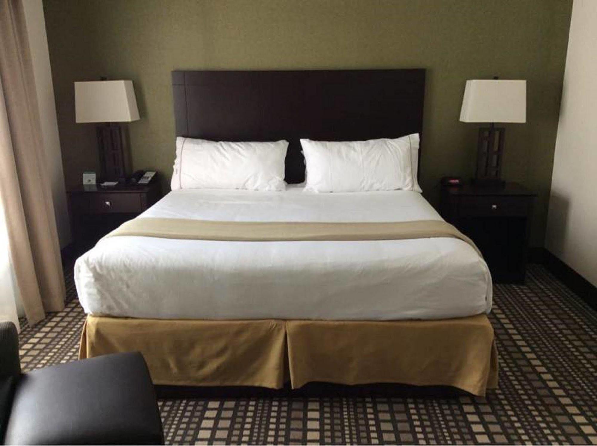 Holiday Inn Express & Suites Geneva Finger Lakes By Ihg Exterior foto