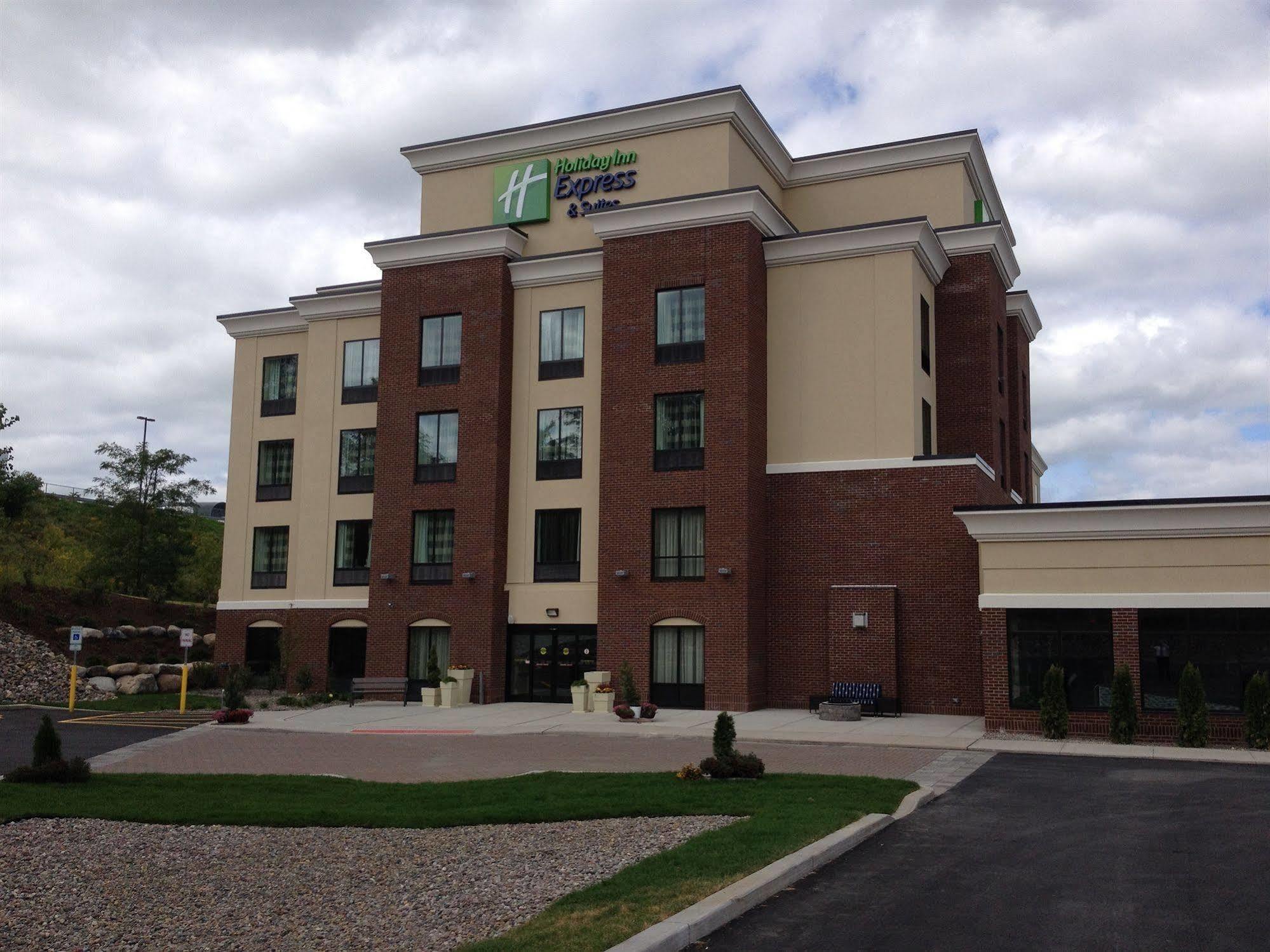 Holiday Inn Express & Suites Geneva Finger Lakes By Ihg Exterior foto