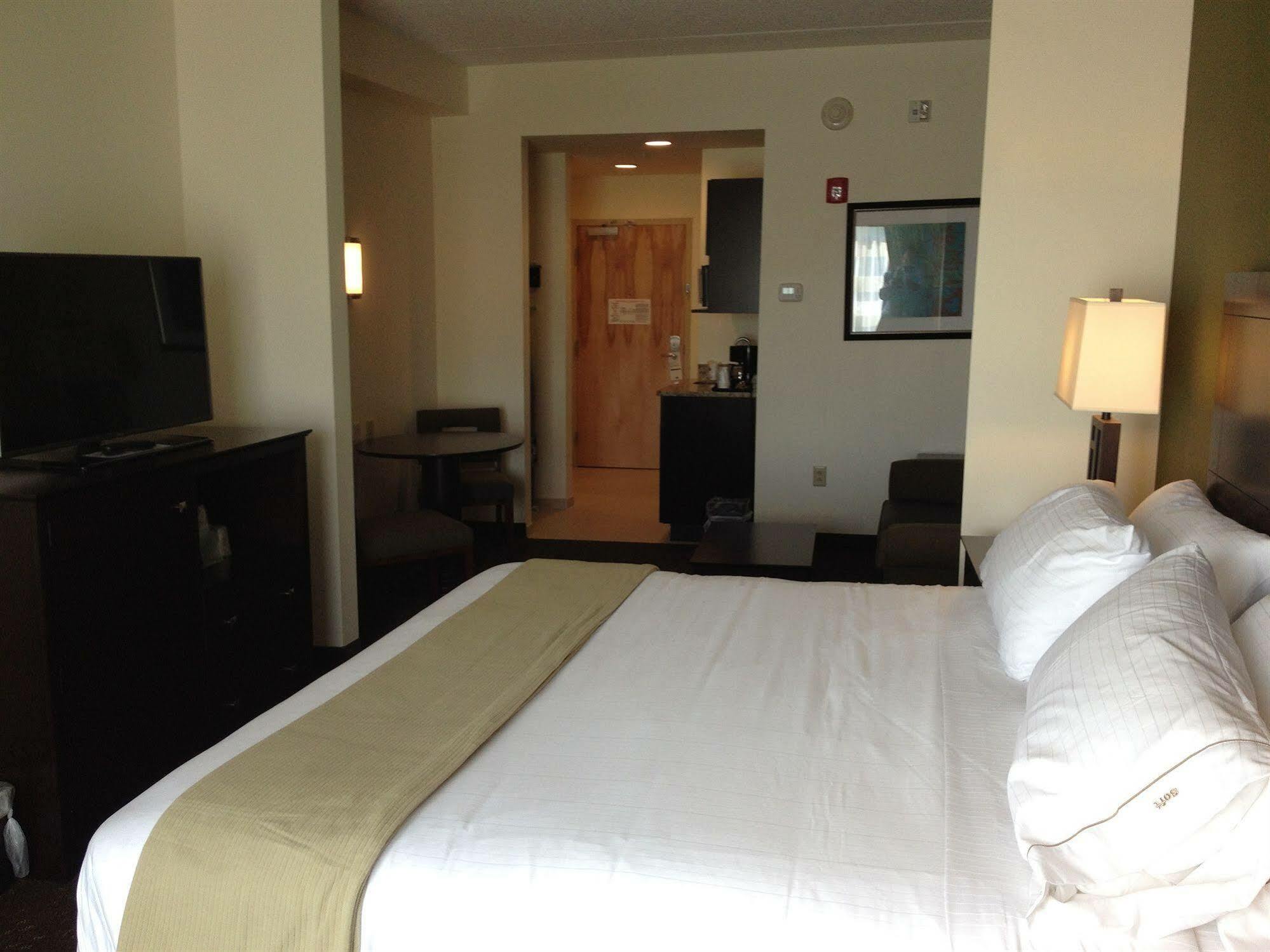 Holiday Inn Express & Suites Geneva Finger Lakes By Ihg Exterior foto